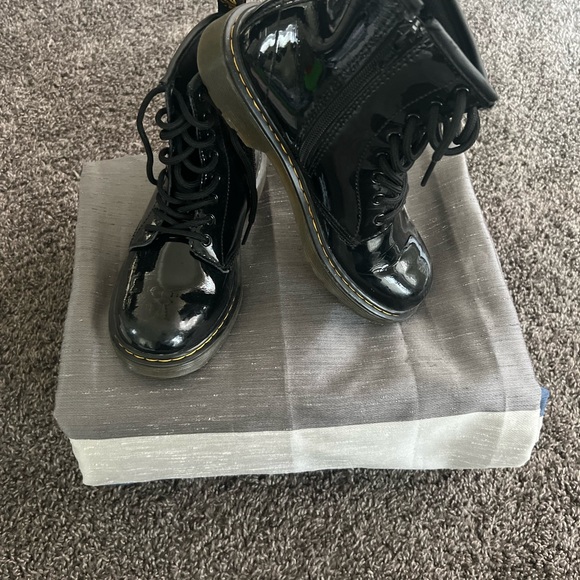 Dr. Martens Patent Boot Sz. 3 - Picture 3 of 4